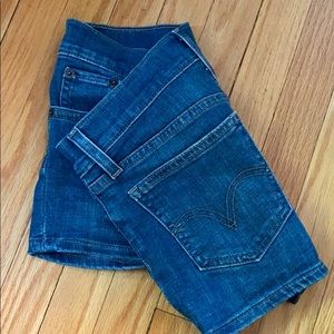 LEVI high waisted medium wash shorts 💙